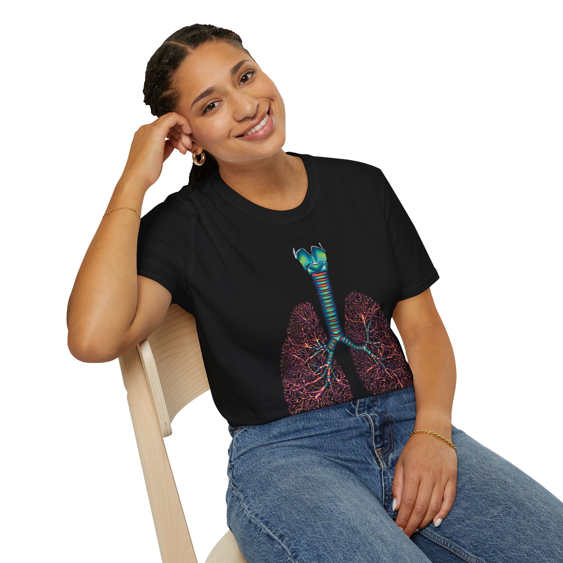 Woman wearing a black t-shirt featuring an illustration of anatomical lungs, including the bronchi, trachea, and larynx.