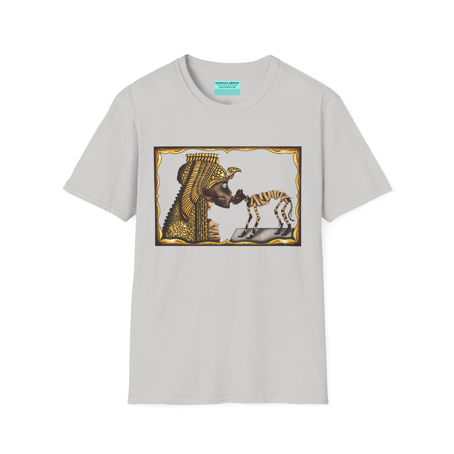 Grey t-shirt featuring an illustration of Cleopatra mummy kissing a cat mummy.