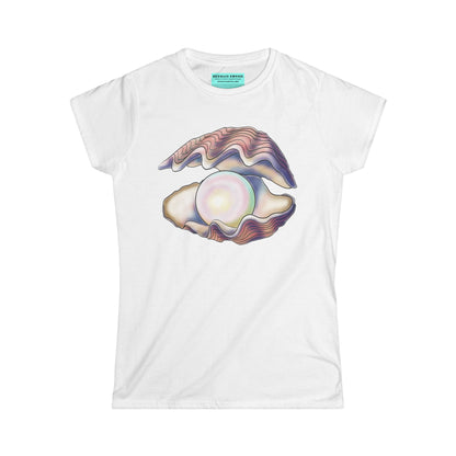 Women’s t-shirt in white featuring an illustration of an open oyster with a large iridescent pearl inside.
