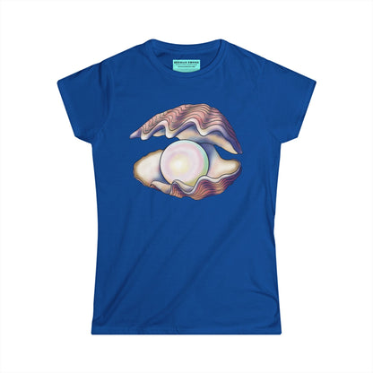 Women’s t-shirt in royal blue featuring an illustration of an open oyster with a large iridescent pearl inside.