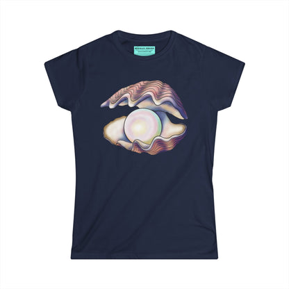 Women’s t-shirt in navy featuring an illustration of an open oyster with a large iridescent pearl inside.