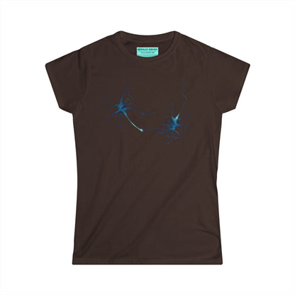 Women’s t-shirt in brown featuring an illustration of two multipolar neurons forming a synapse.